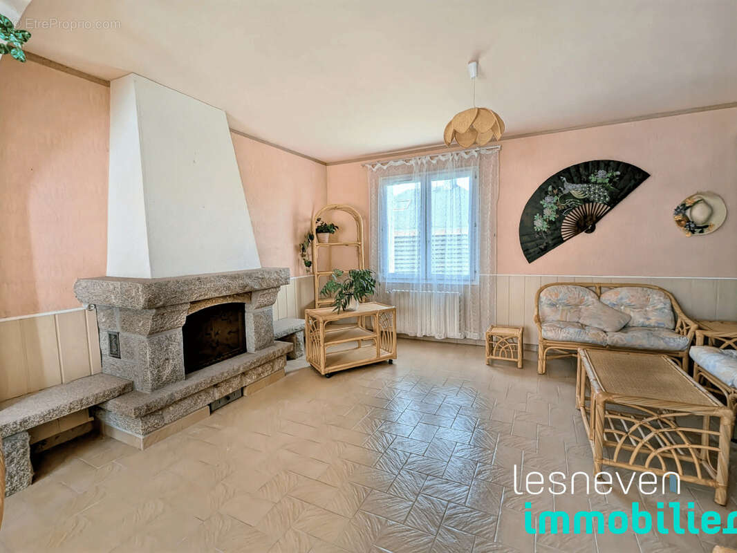 Maison à PLOUNEOUR-TREZ