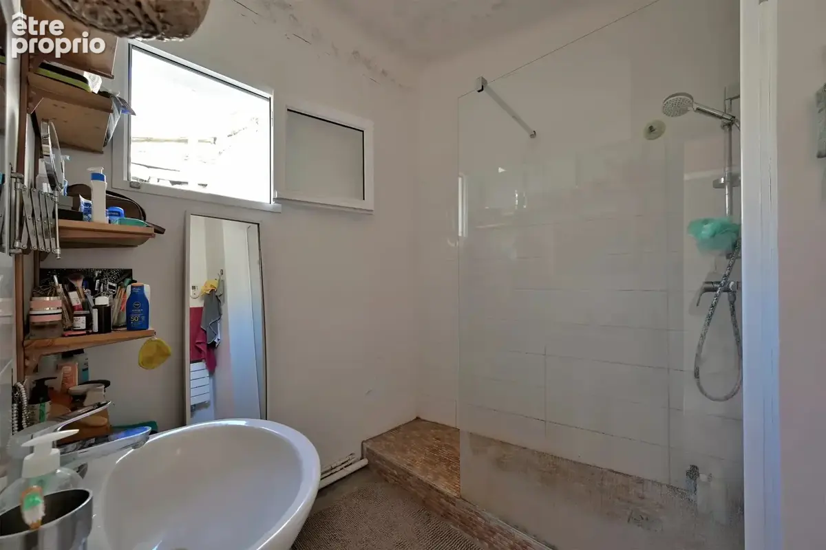 Exclusivité – Rare en centre historique : maison de ville/appartement avec patio! - photo 9