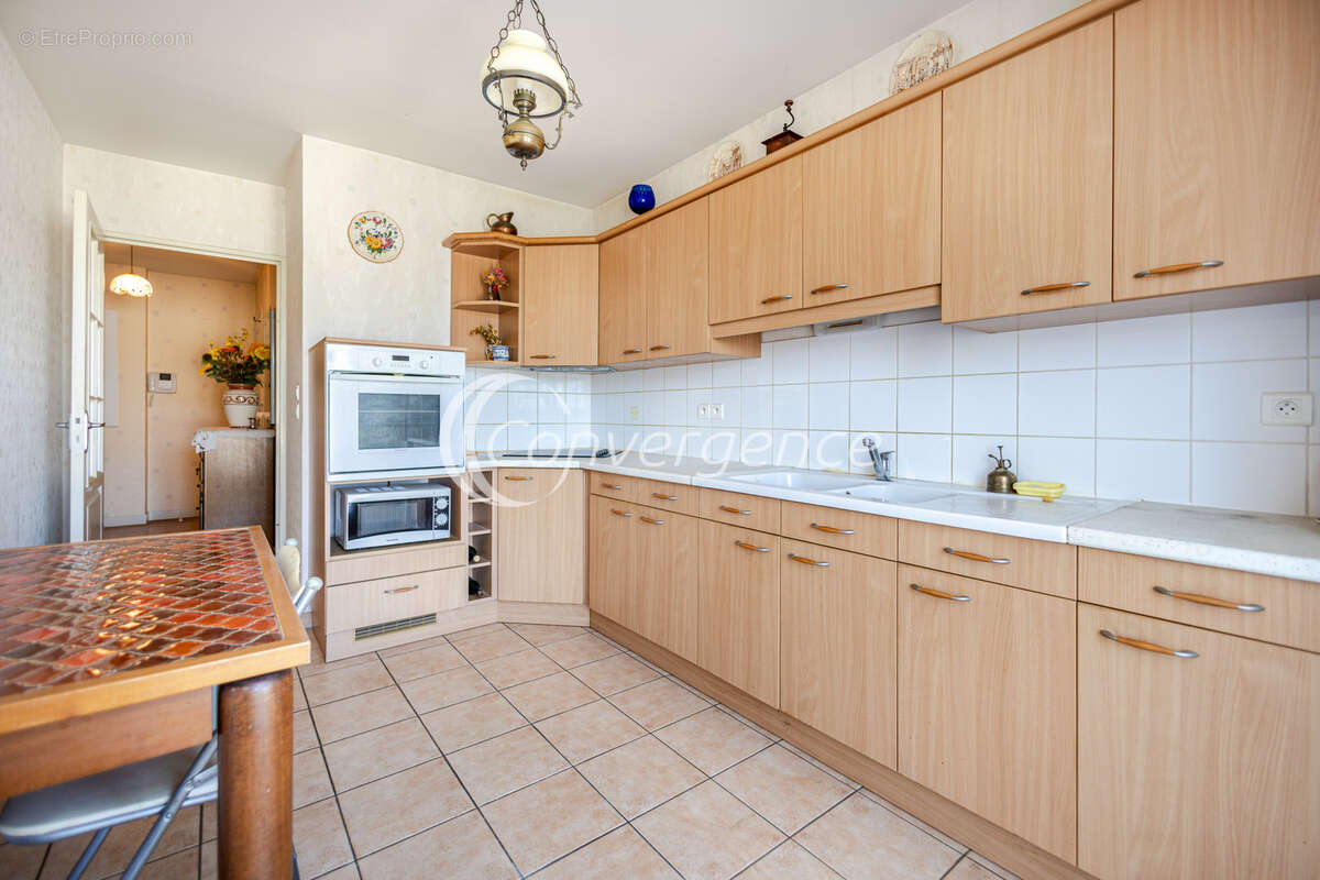 Appartement T3, accès PMR, ascenseur, garage et balcons SAINT JUNIEN - photo 3