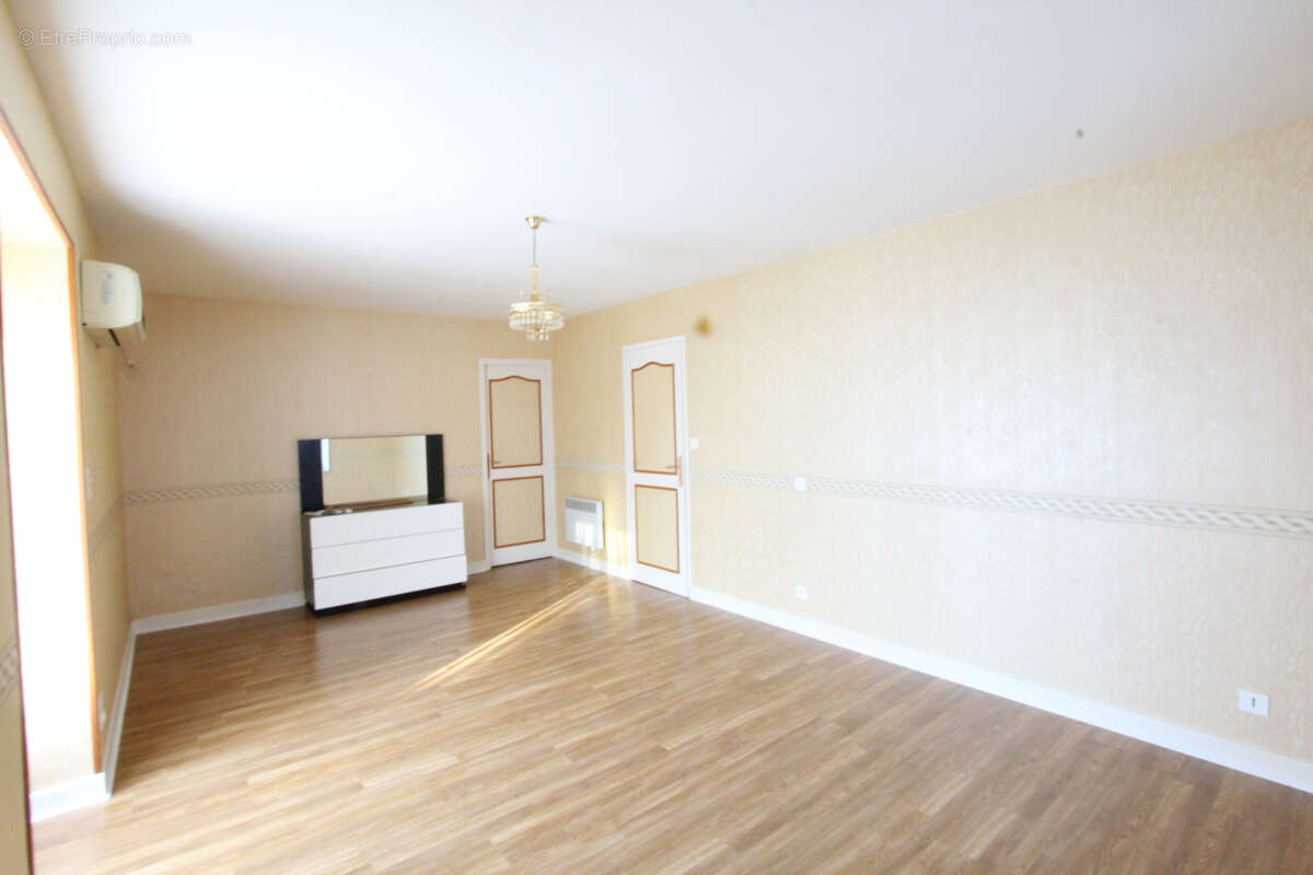 Maison à CHATEAUNEUF-VAL-DE-BARGIS