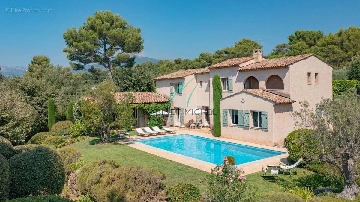 Maison à ROQUEFORT-LES-PINS