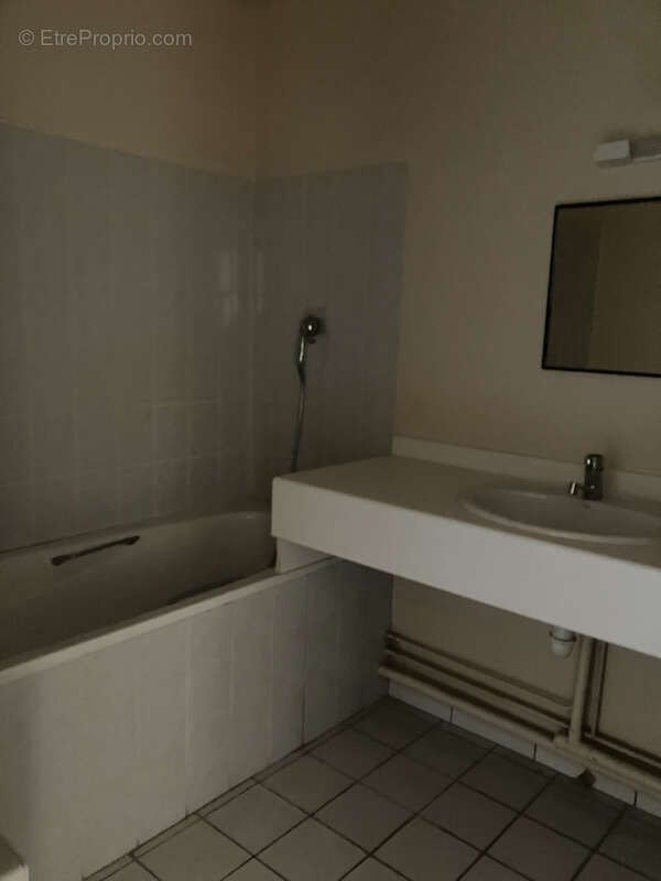 Appartement à SAINT-GENIS-LES-OLLIERES