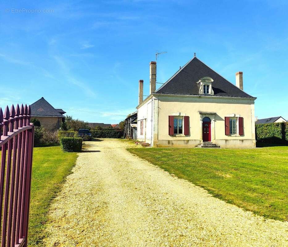 Maison à LA CHAPELLE-D&#039;ALIGNE