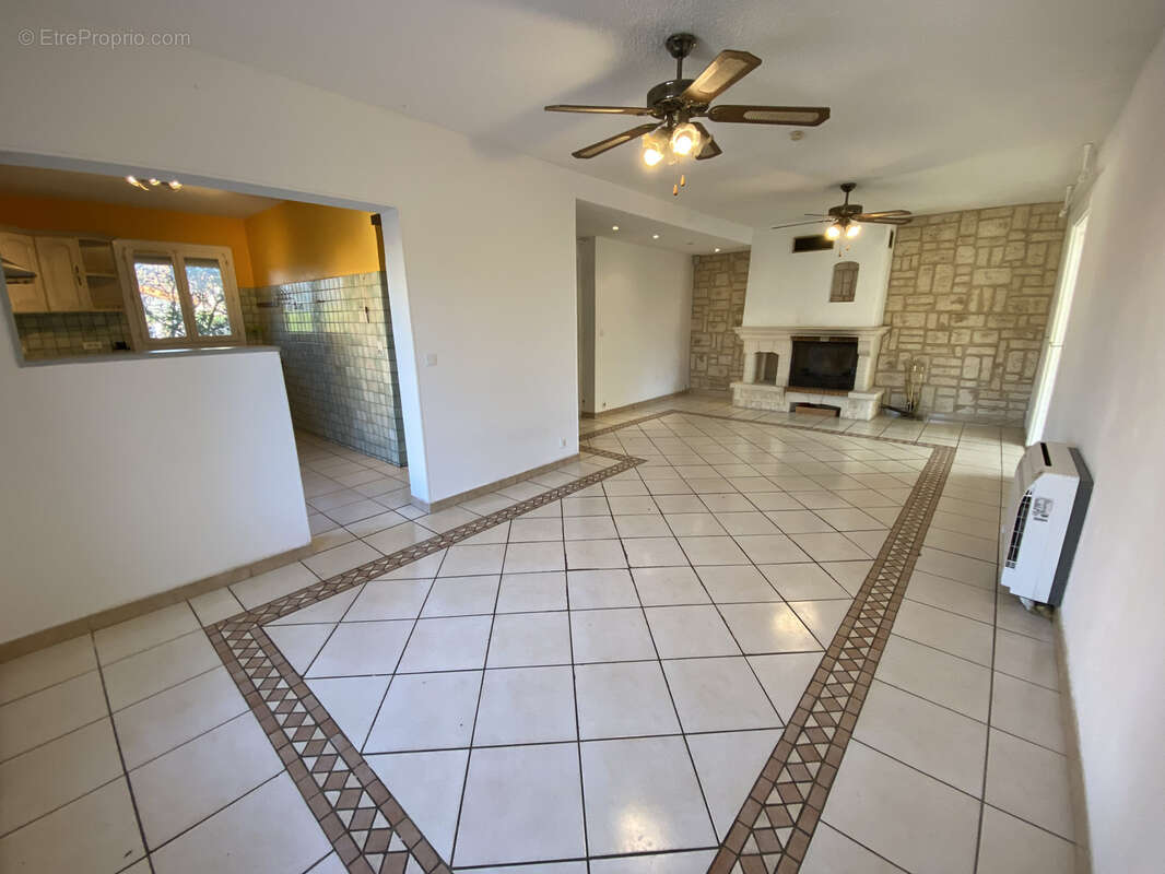 Maison à SAINT-LAURENT-DE-LA-SALANQUE