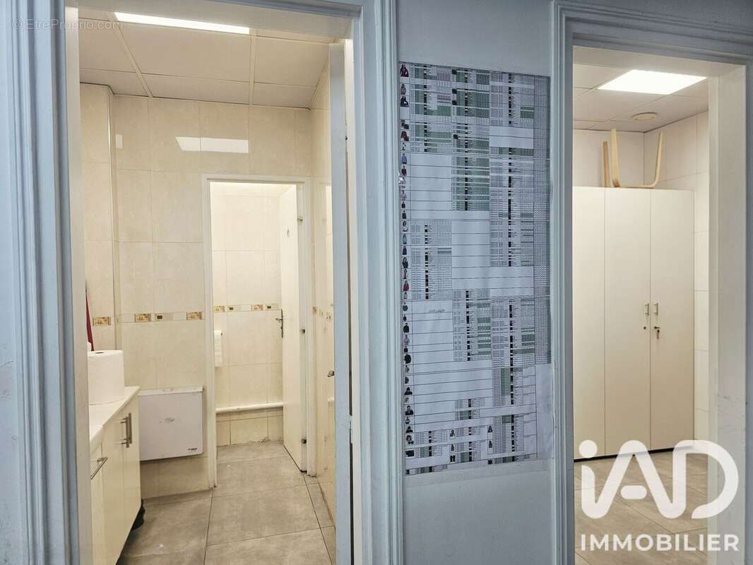 Commerce 1749 m² à La Courneuve  - photo 8