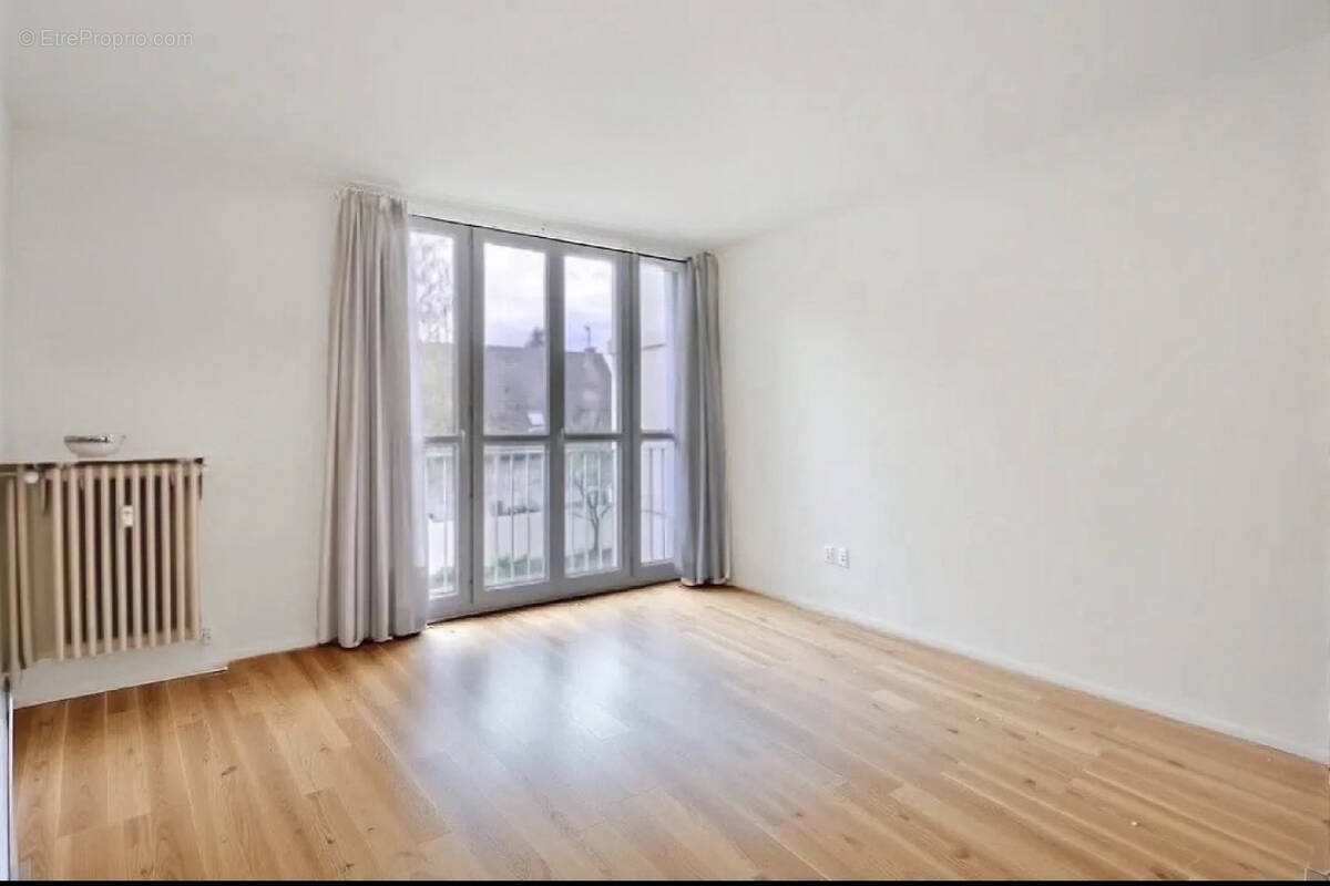 Appartement à FONTENAY-LE-FLEURY