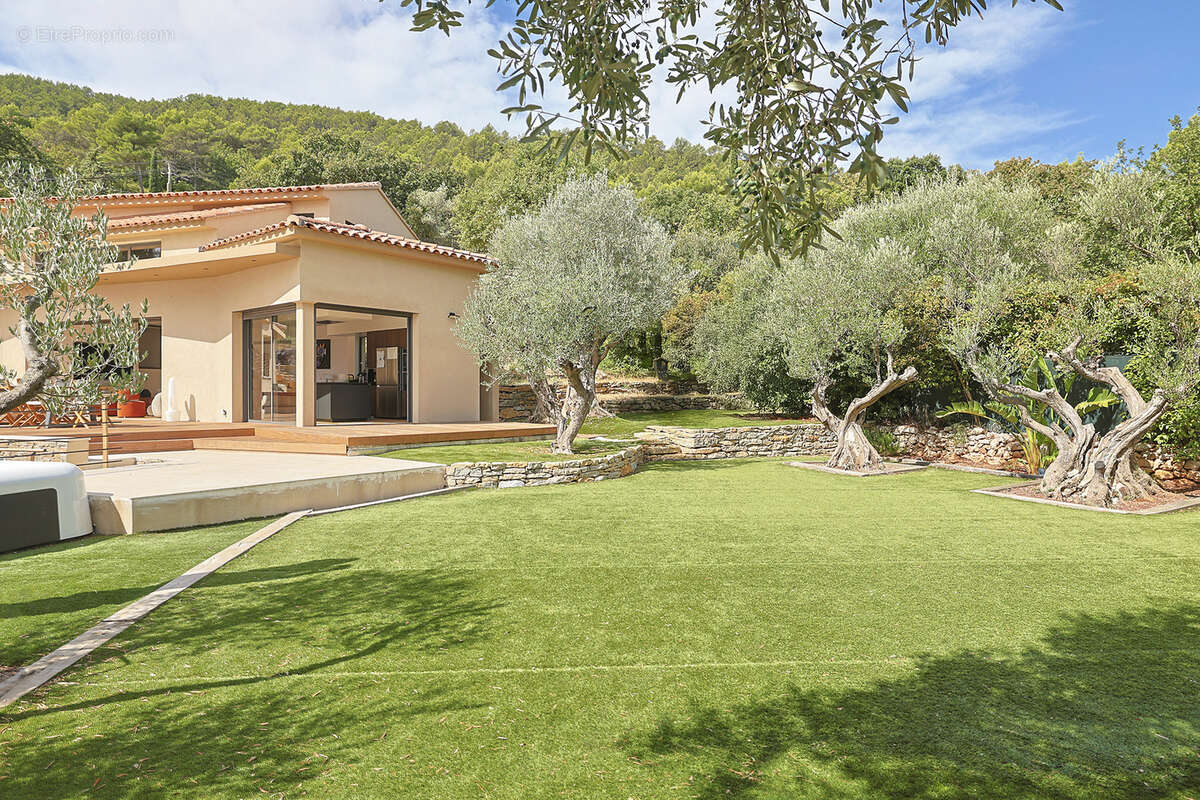 Maison à SOLLIES-VILLE