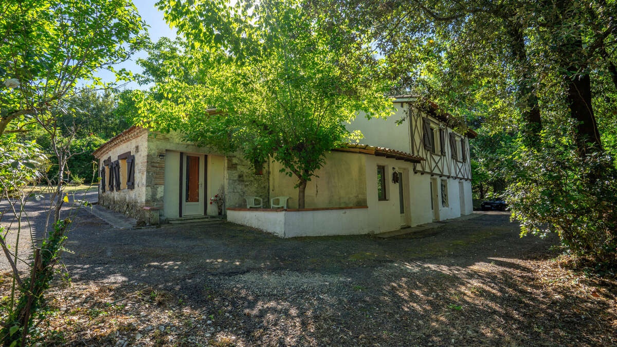 Maison en pierre de avec dépendances et gite - photo 10