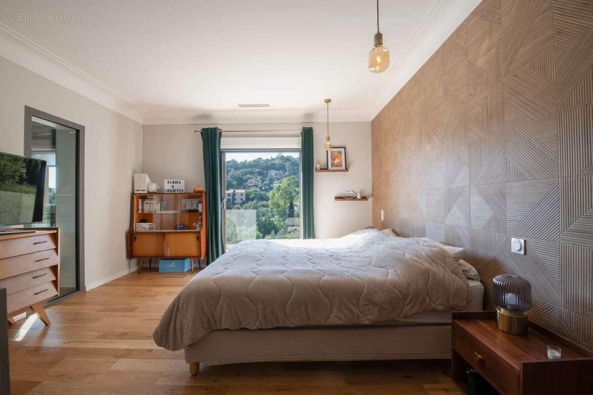 Maison à LES ISSAMBRES