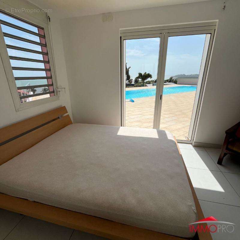 Maison à PETIT-BOURG