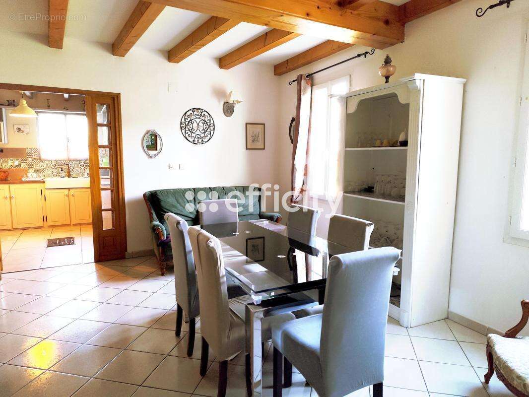 Maison à BRIZAMBOURG