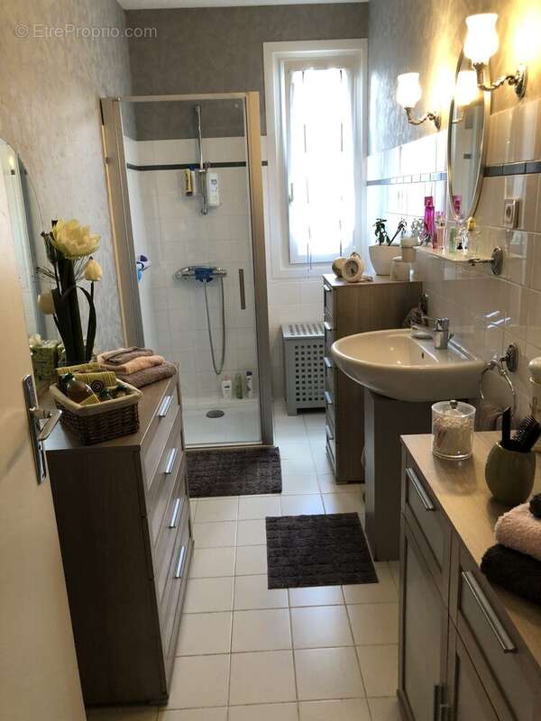 Maison à SAINT-LEONARD-DE-NOBLAT