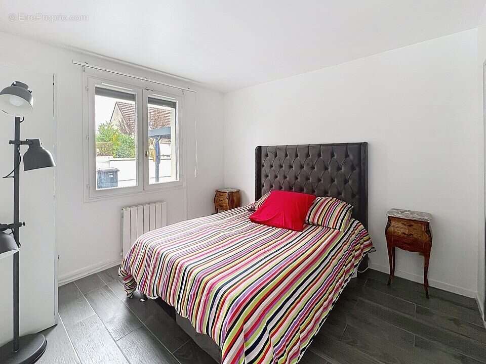 Maison à CHENNEVIERES-SUR-MARNE