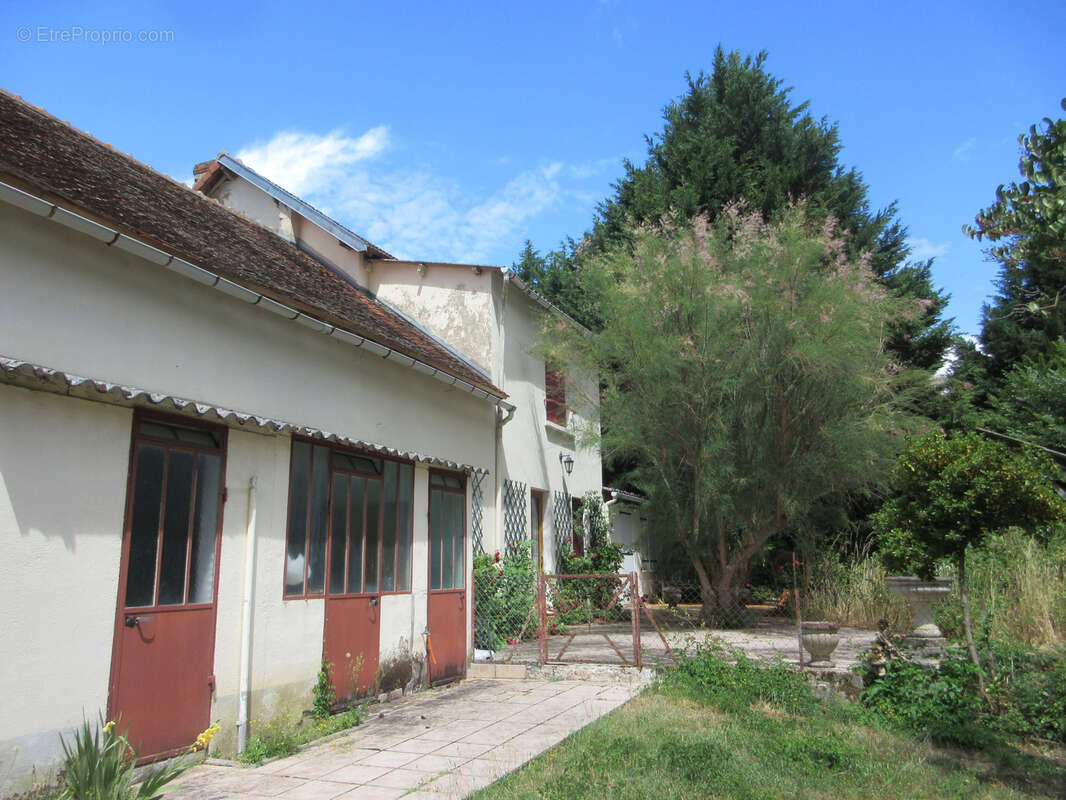 Grande maison sur Prissac avec 3 garages ! - photo 15