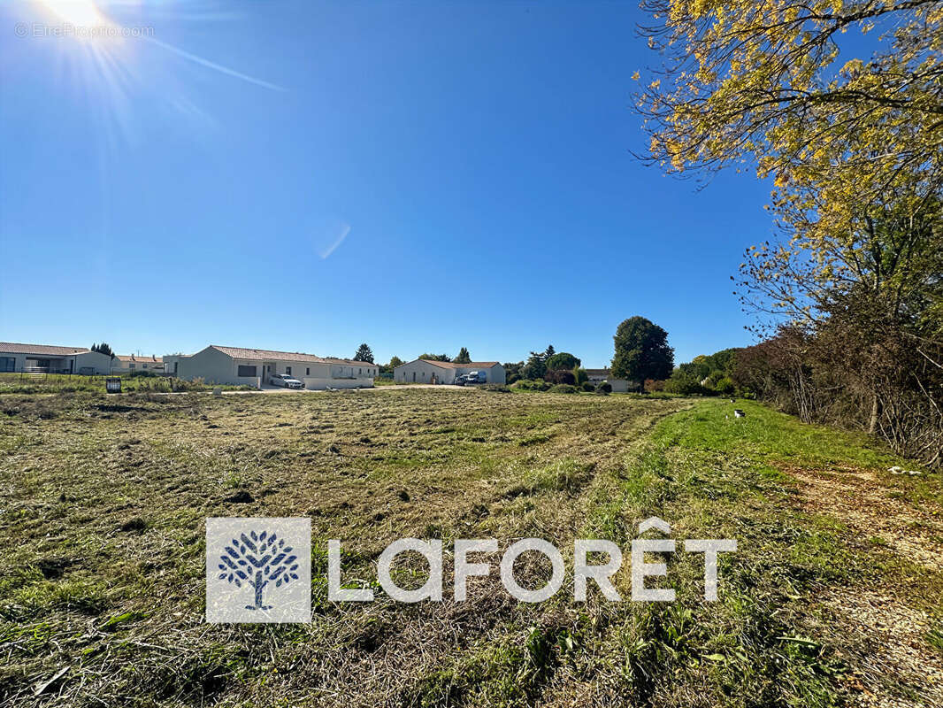Terrain à GEMOZAC