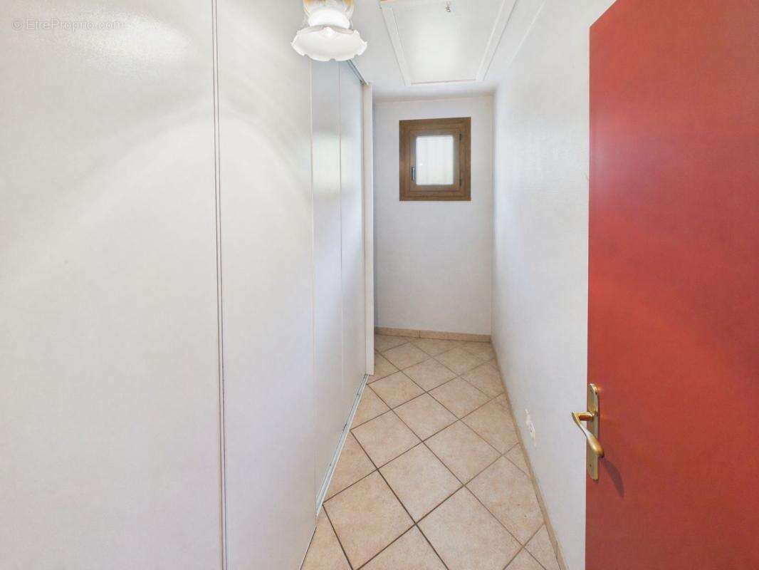 SAINT-JEOIRE-PRIEURÉ - Maison individuelle de plain-pied sur terrain de 1760 m² - photo 14