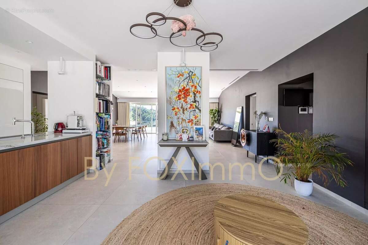 Villa entierement refaite à neuve 6 pieces Domaine des Clausonnes Biot - photo 2