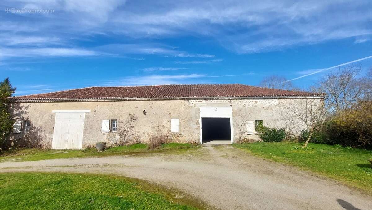 Maison à CONFOLENS