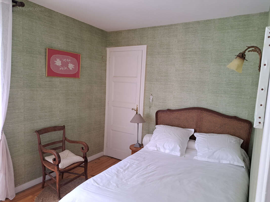 Maison d'habitation avec beaucoup de caractères sur 1300m2 - photo 9