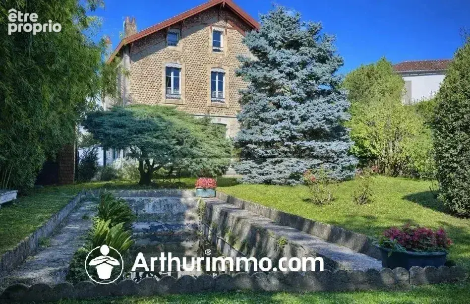 Maison à SAINT-JEAN-D'ANGELY
