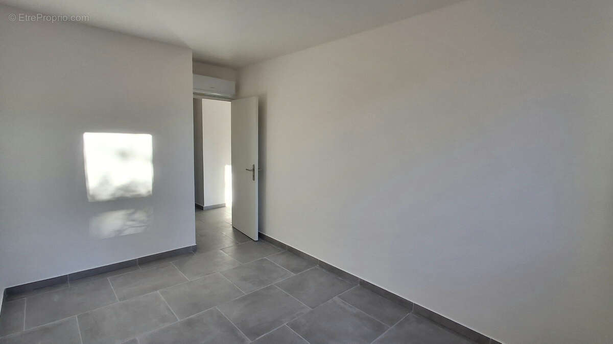 Appartement à SAINT-CYR-SUR-MER