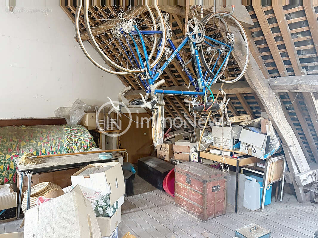 Maison mitoyenne a renover 100 m2 sur terrain 600 m2 environ en plein bourg - photo 13