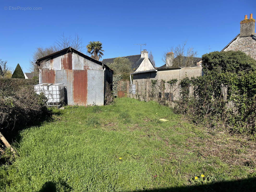 Terrain à CORPS-NUDS