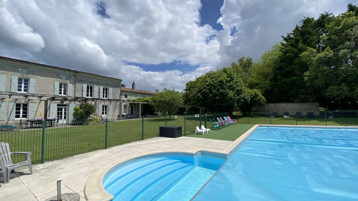 Maison à MORTAGNE-SUR-GIRONDE