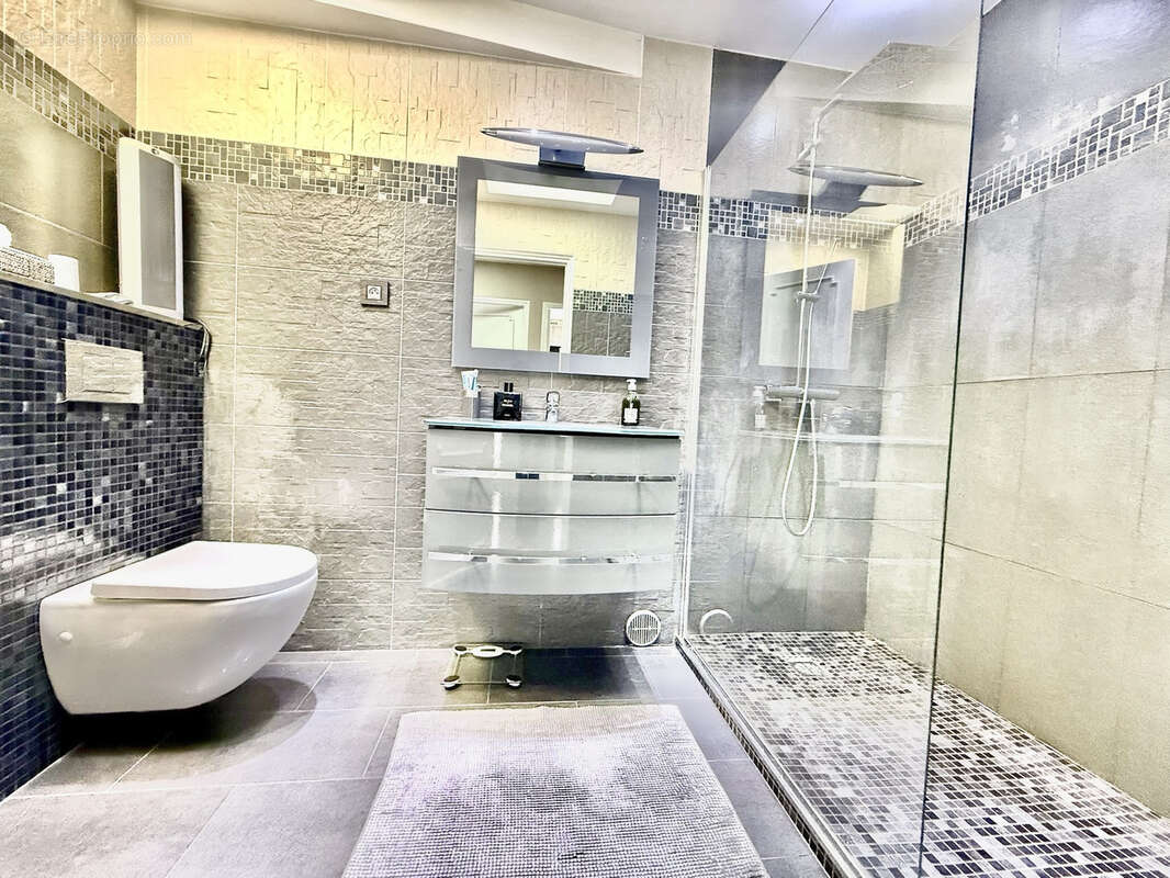 Cannes limite banane t4/t5 de 146m2 3 terrasse 257m2 4375€/ m2 - photo 8