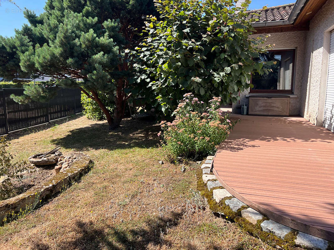 Maison à COMMELLE-VERNAY