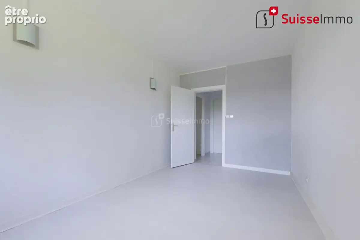 Au coeur d'un parc de 5 hectares, appartement 4 pièces en RDC - photo 10