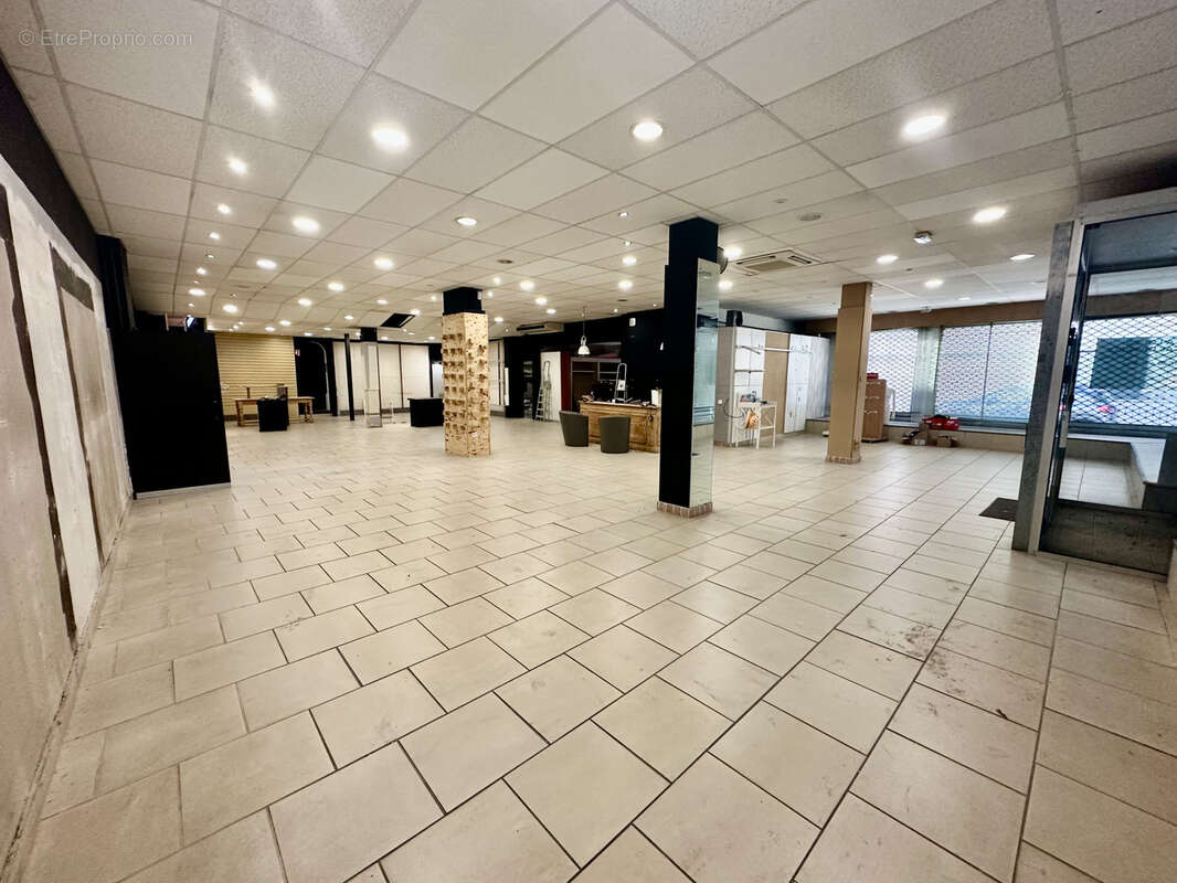 Commerce à PORT-SAINT-LOUIS-DU-RHONE