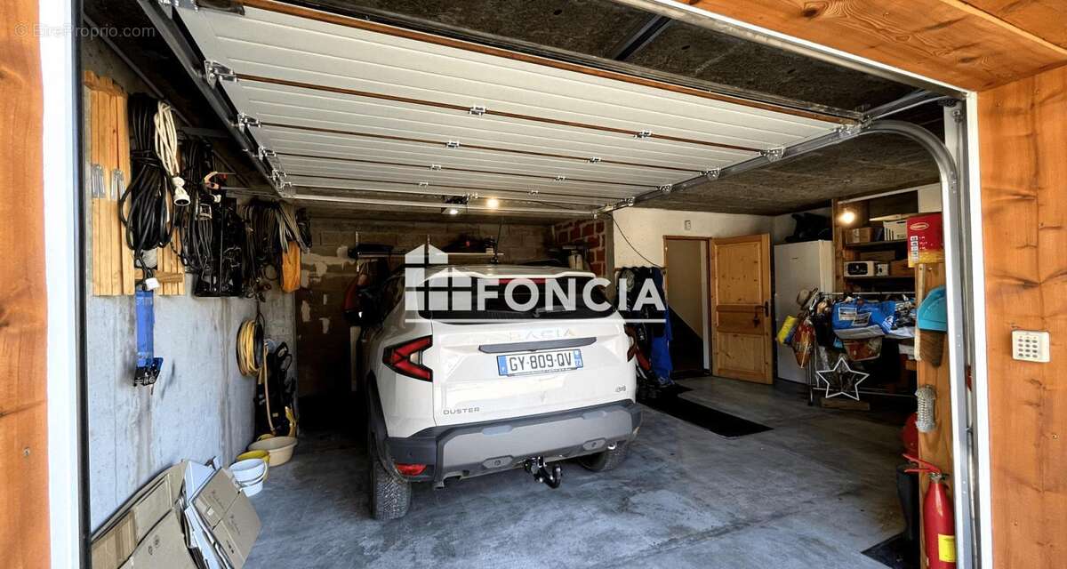 Maison à LES ALLUES