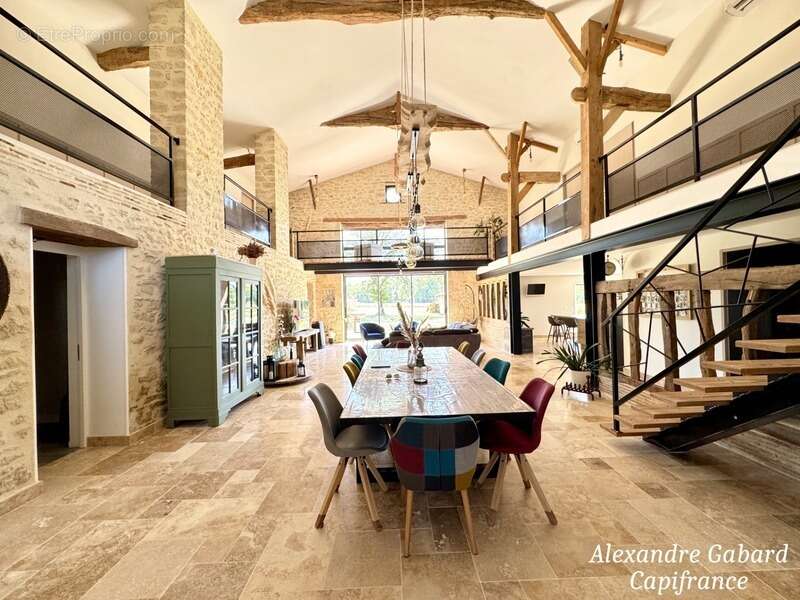 SUD REOLAIS - Maison en pierre rénovée - 7 chambres - Terrain 5 000 m² - Piscine - Dépendances - photo 6