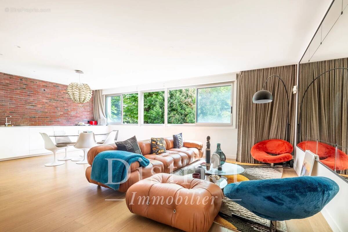 Appartement à PARIS-16E