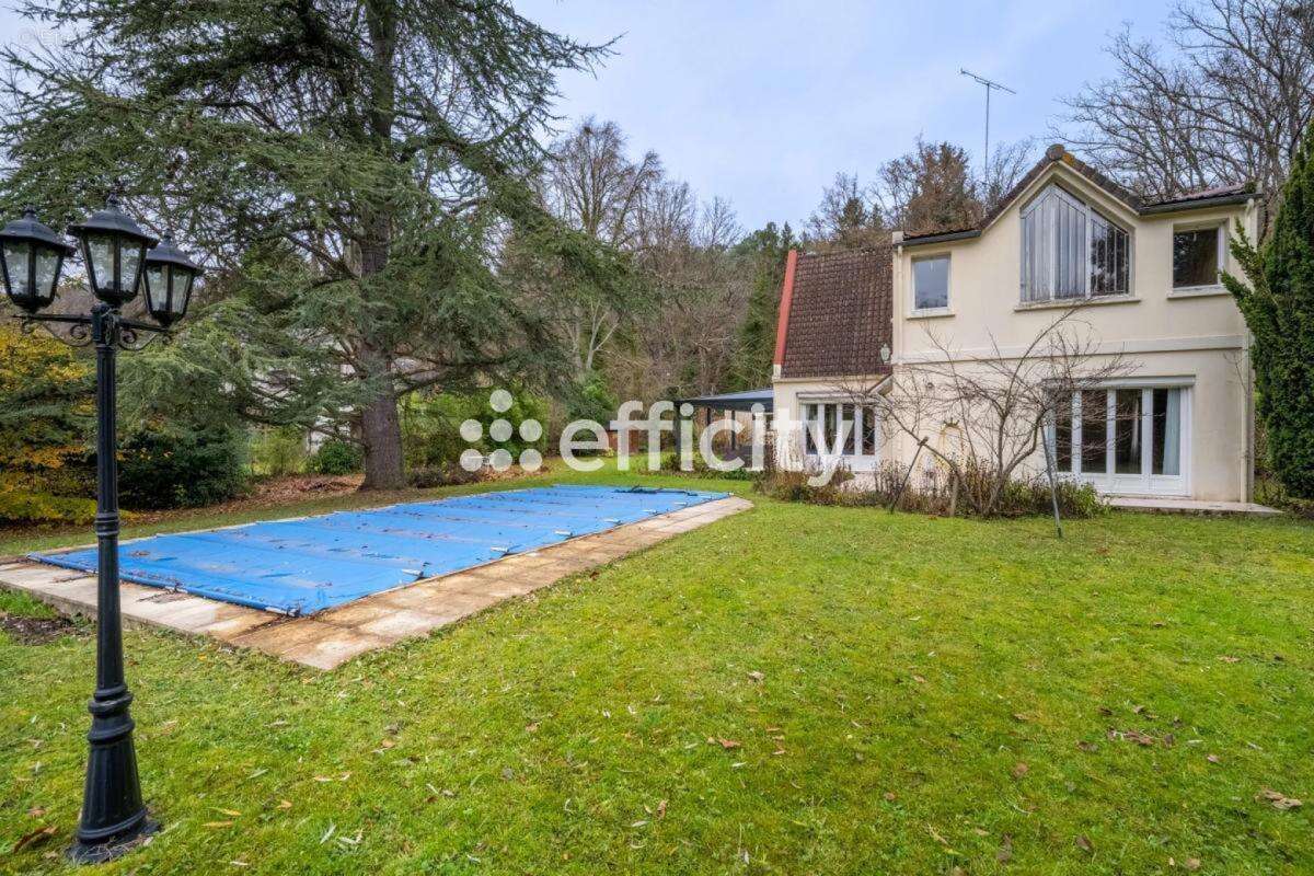 Maison à DAMPIERRE-EN-YVELINES