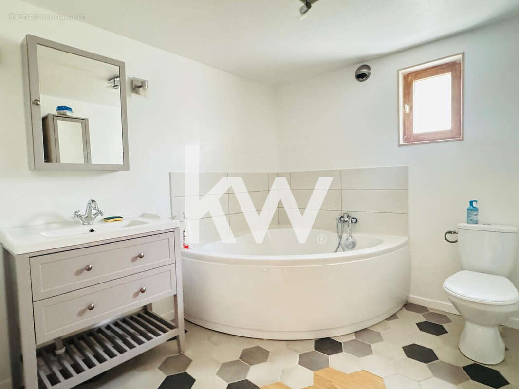 Maison 154 m² à Montchal  - photo 8