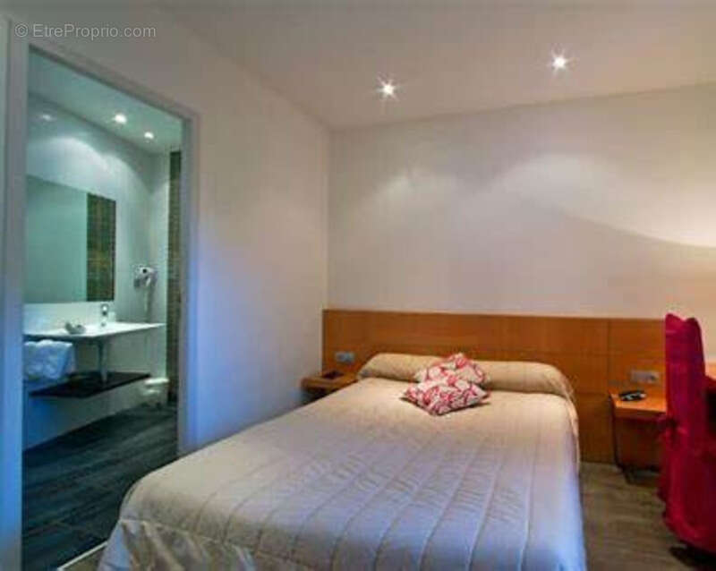 Commerce à MONTRICHARD