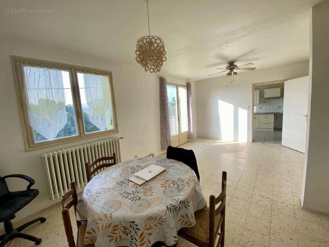 Maison à CREISSELS