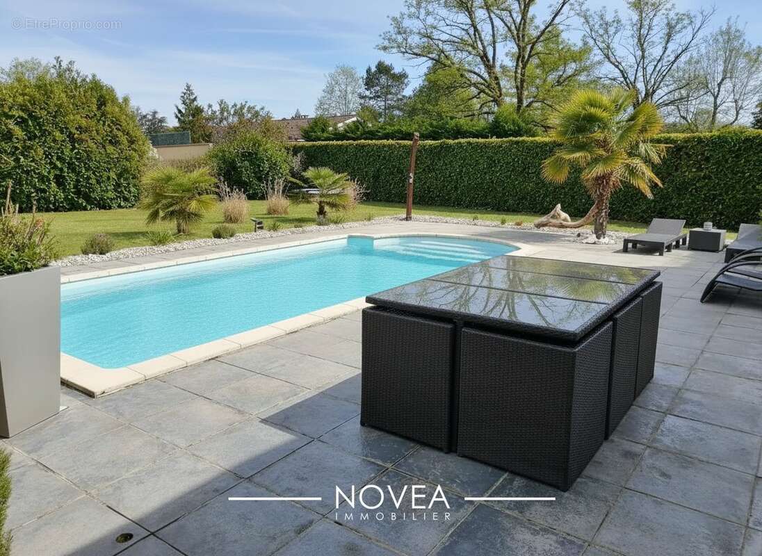 Maison à VILLIEU-LOYES-MOLLON