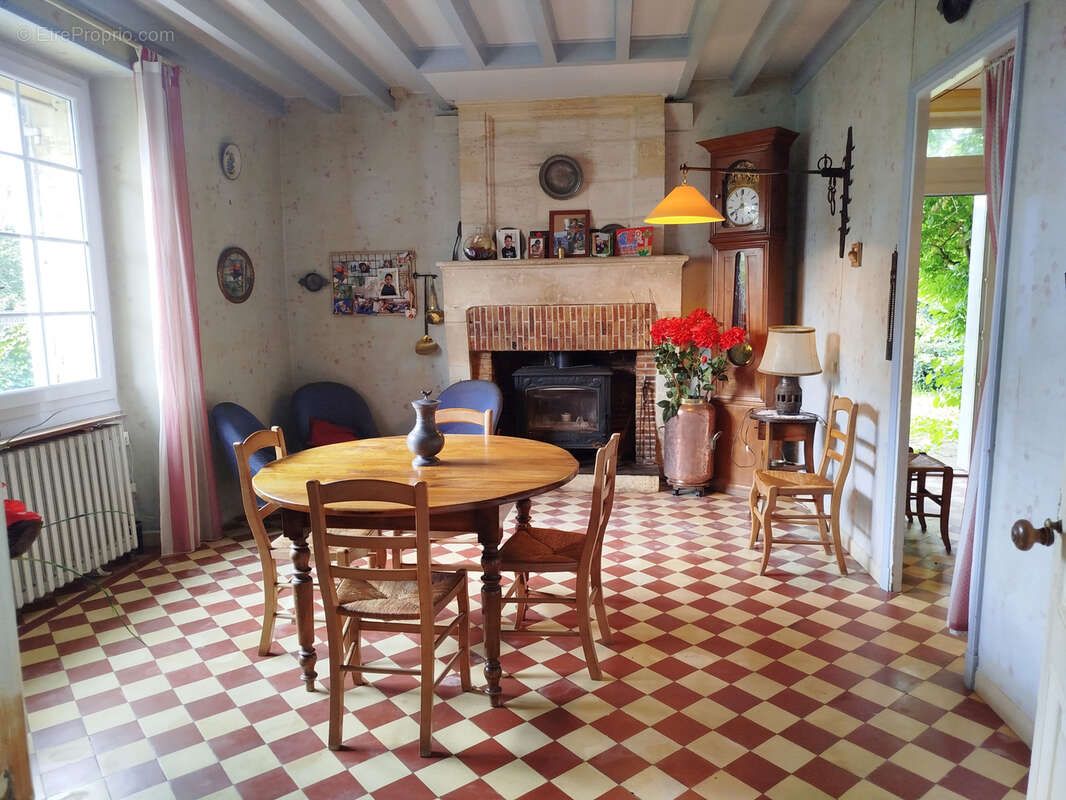 Maison à LAMOTHE-MONTRAVEL
