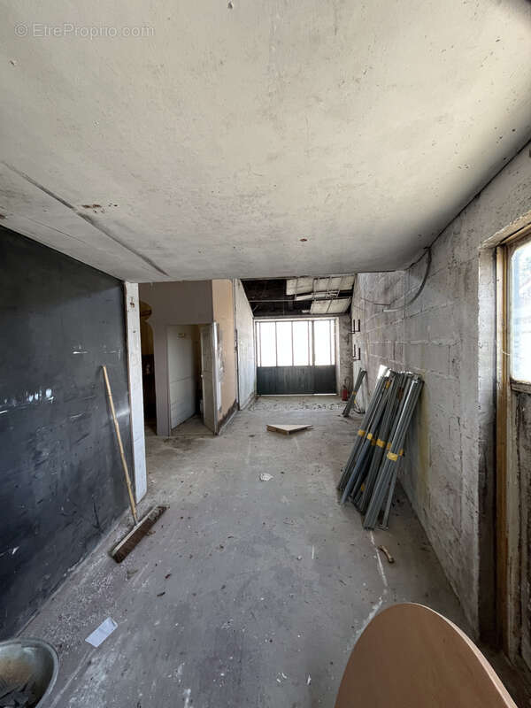Bâtiment avec potentiel d'aménagement en habitation ou local professionnel - photo 4