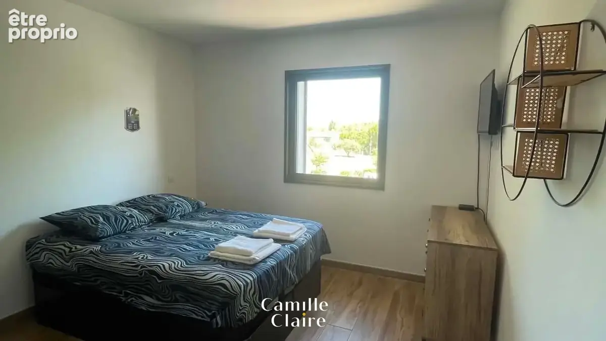 Maison d'Architecte T4 récente 110 m2 avec piscine et terrain plat sur la commune de Peypin. - photo 5