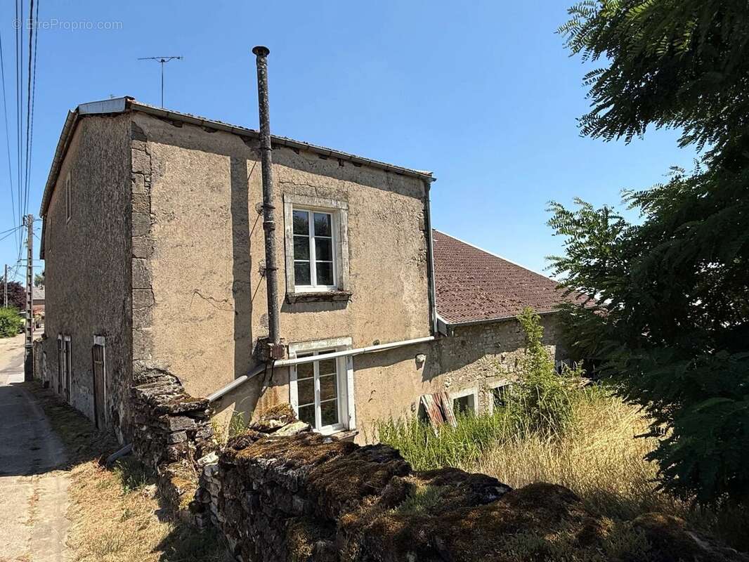 Charmante petite ferme-château entièrement à rénover - photo 23