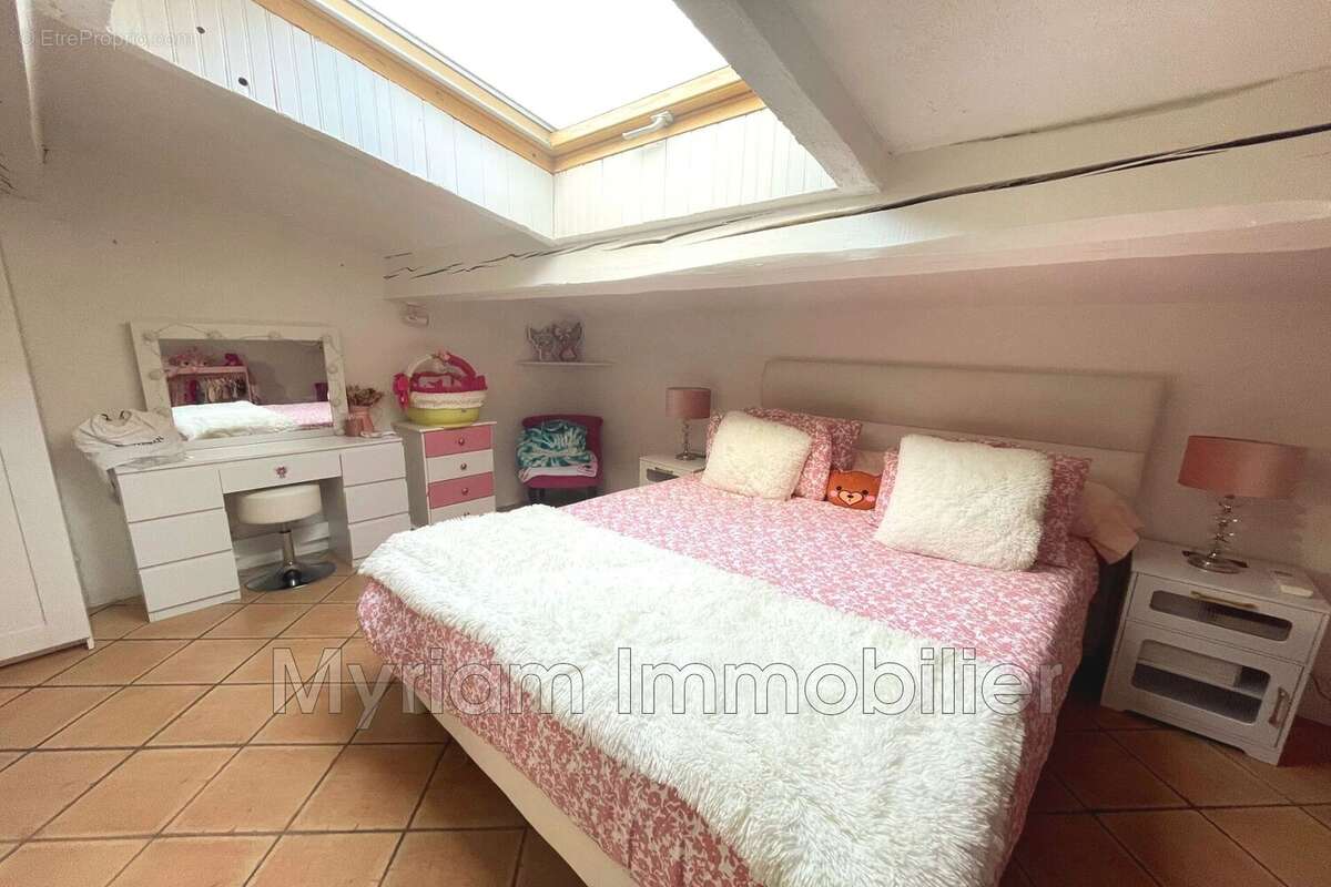 Maison à SAINT-CEZAIRE-SUR-SIAGNE