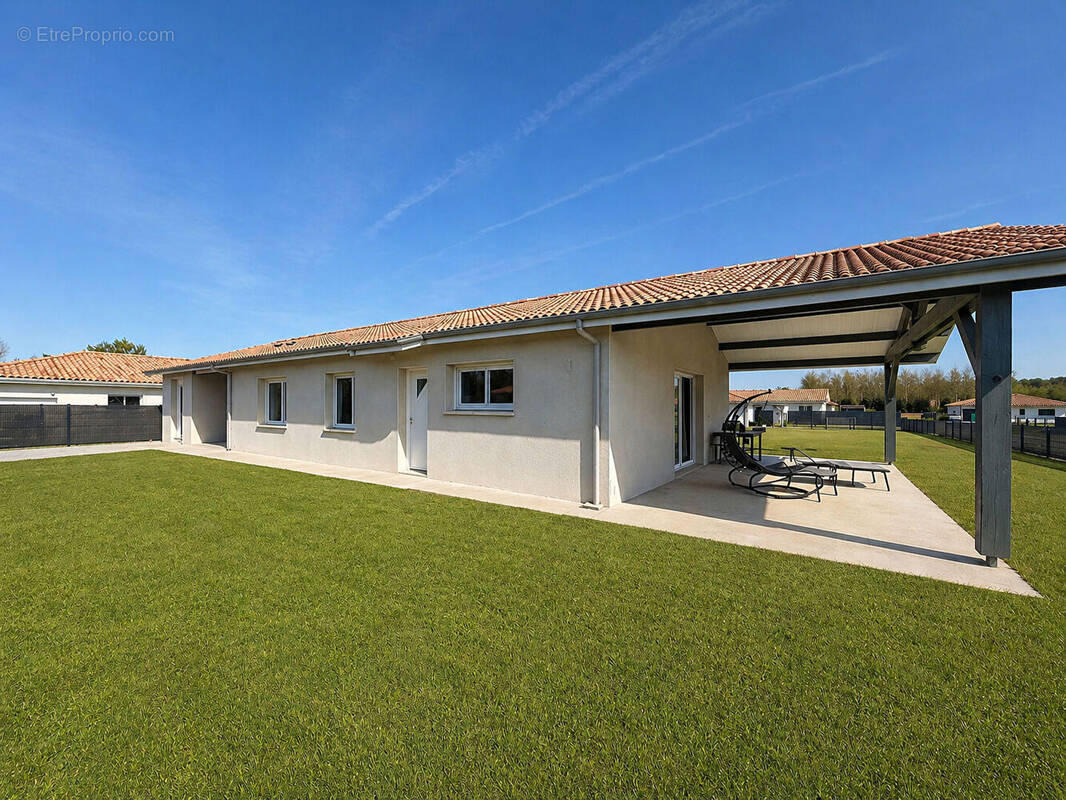 Maison à SAUGNAC-ET-CAMBRAN