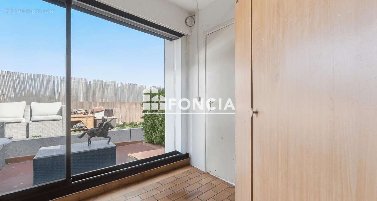 Appartement à SAINT-LAURENT-DU-VAR