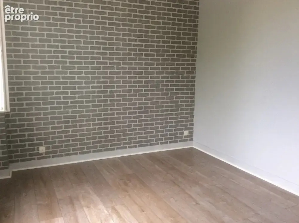Situé au coeur de Beaumont en Véron local commercial comprenant une boutique et arrière boutique de 28m2, labo - photo 3