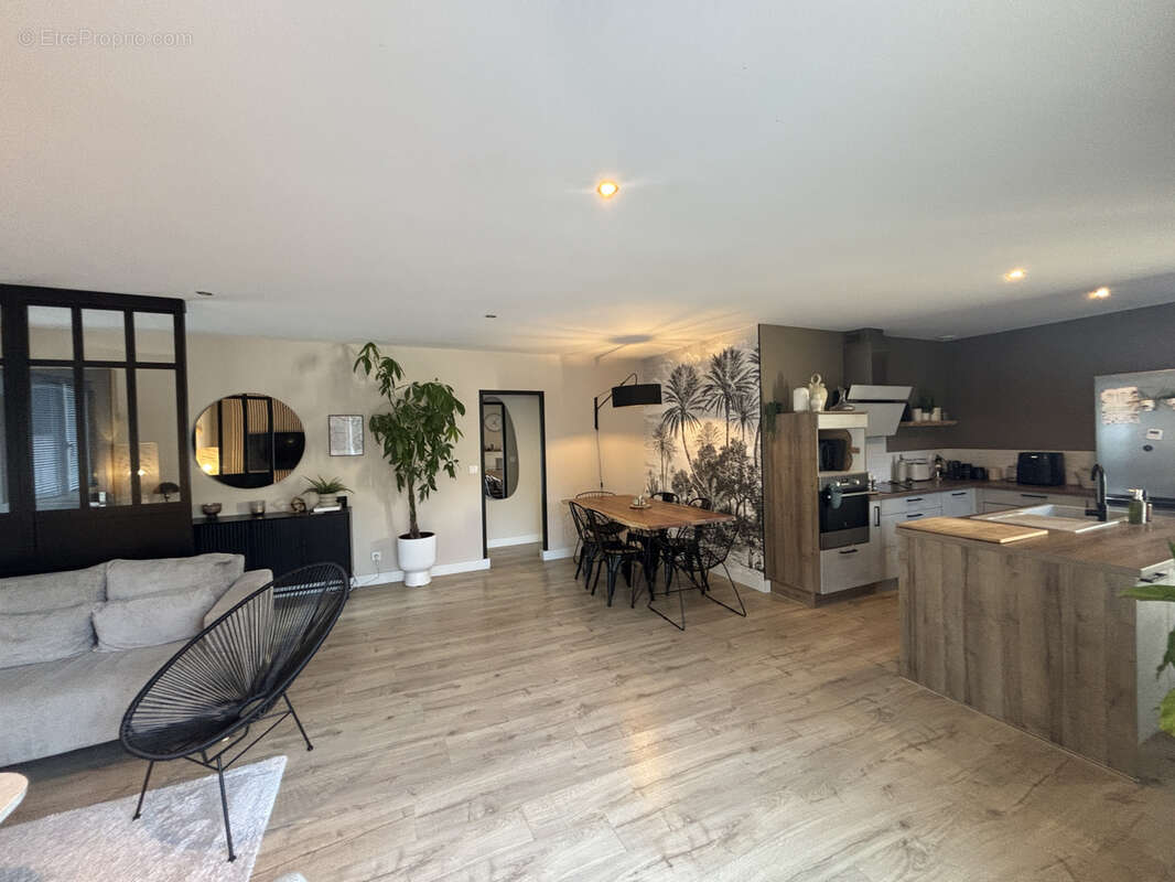 Maison à GALLARGUES-LE-MONTUEUX