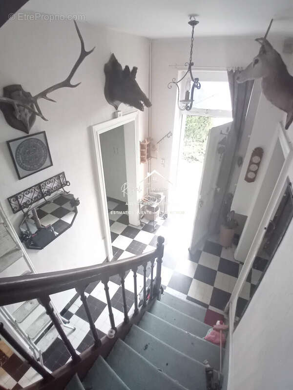 Entrée indépendante  - Maison à CHARNIZAY